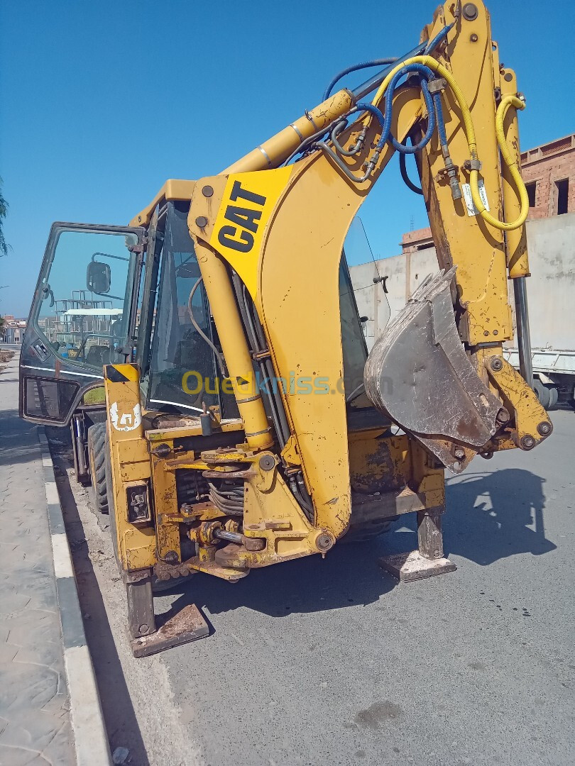 CAt 428D 2002