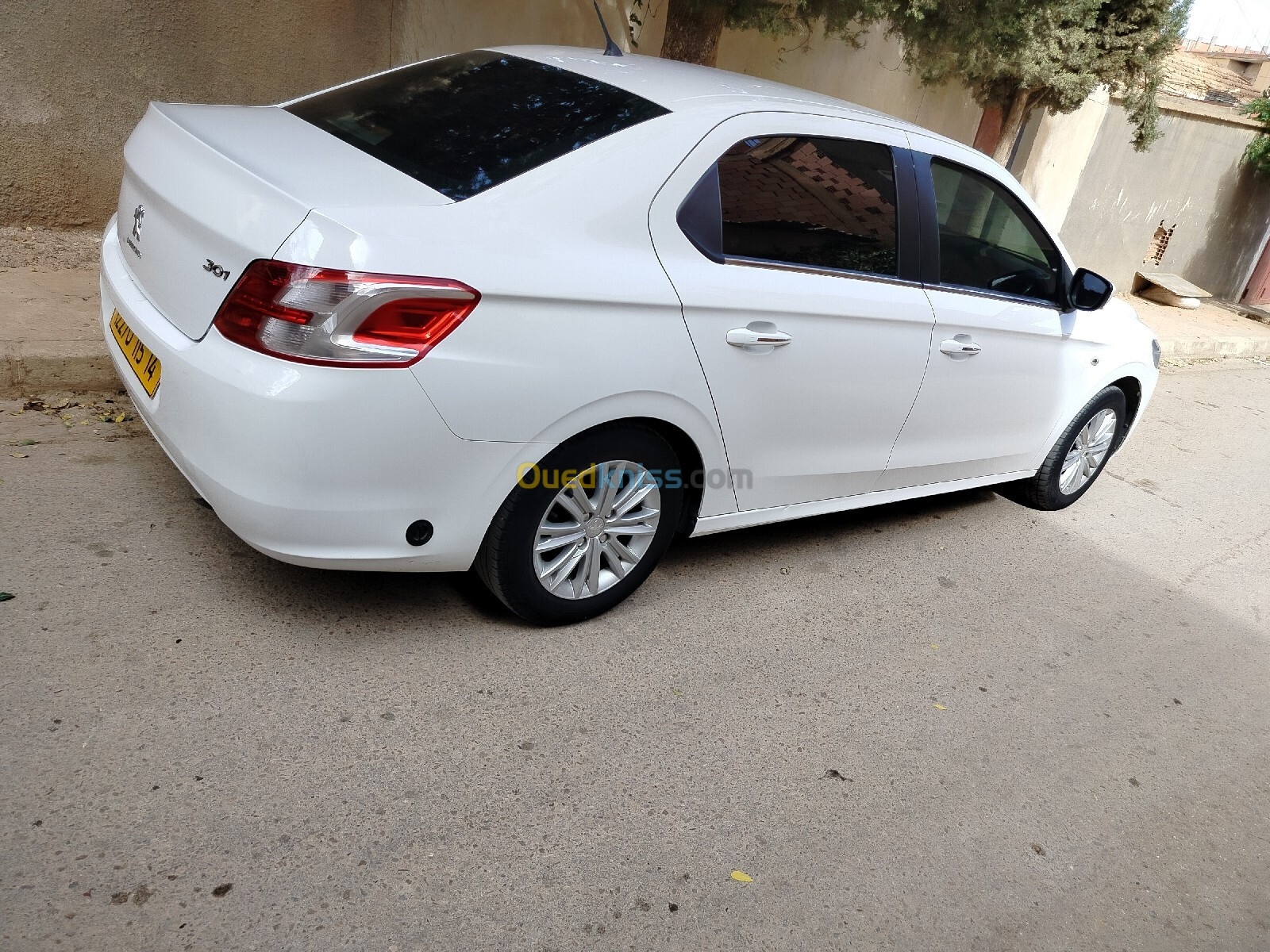 Peugeot 301 2015 pack luxe 