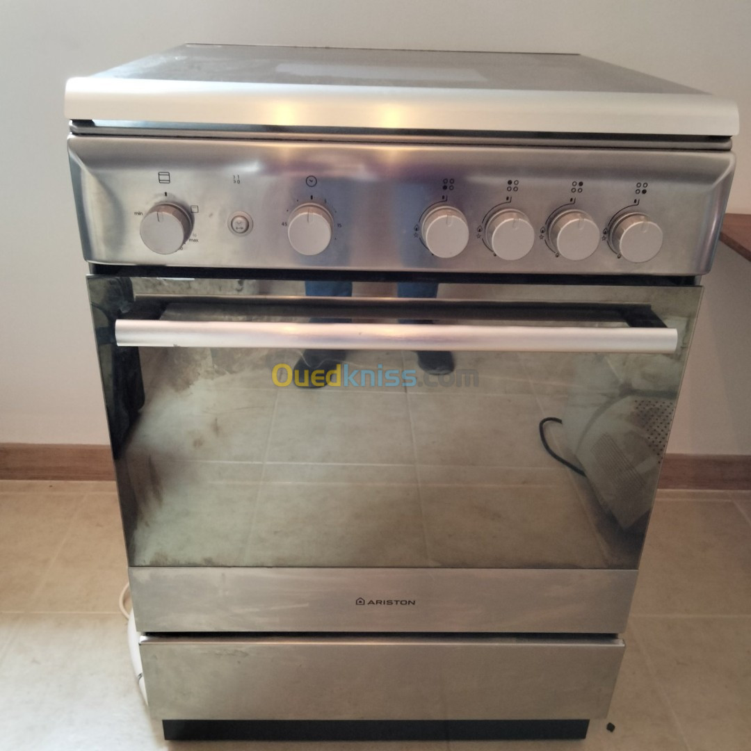 Cuisinière ARISTON utilisé même pas 1 mois prix 7 millions