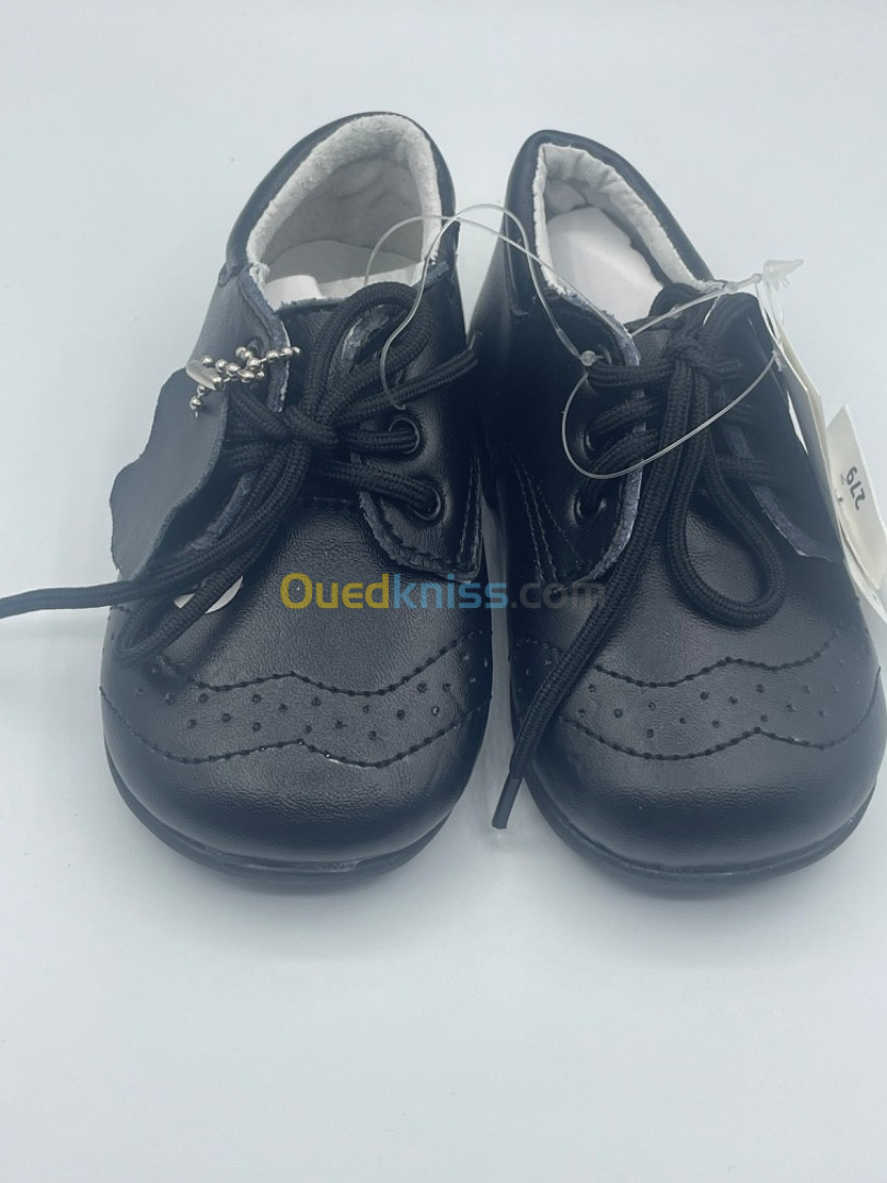 Chaussures bébé neuves marque KIABI