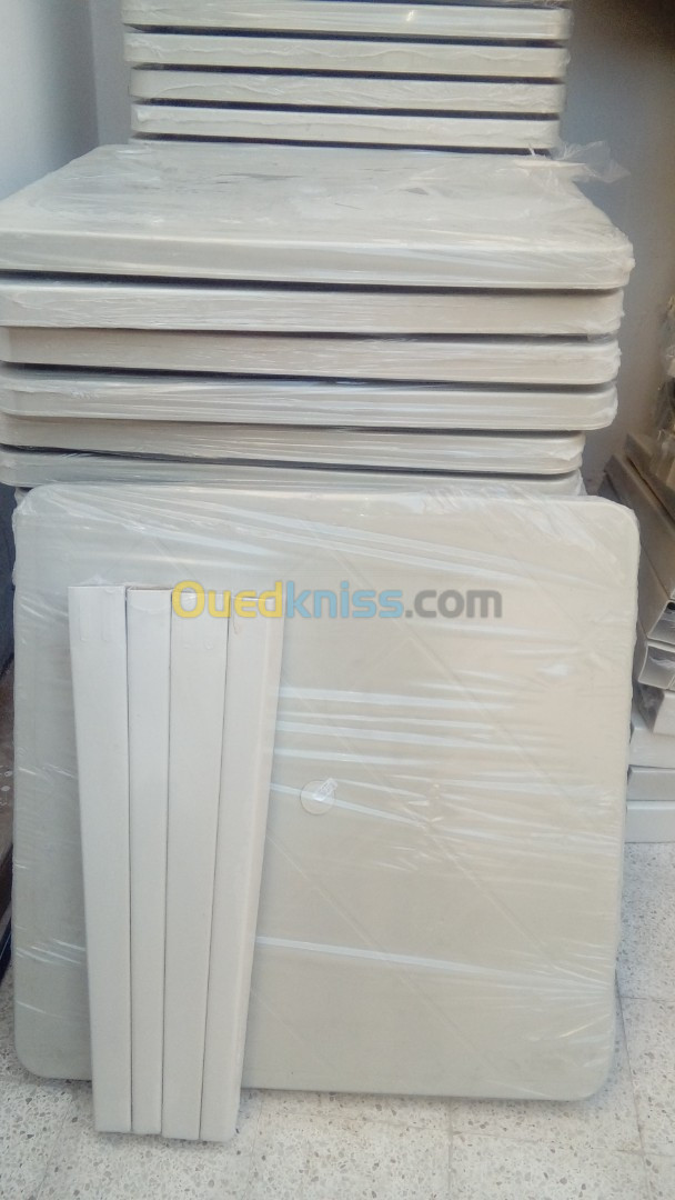 كراسي و طاولات بلاستيكية CHAISES ET TABLES PLASTIQUE