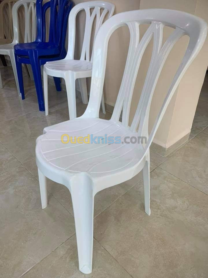 tables et chaises plastique 
