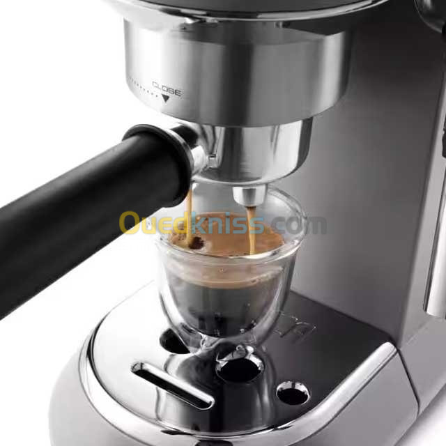 machine à café DELONGHI DEDICA METALLICS 15 BARS avec tasses ET BUSE VAPEUR(BEIGE / NOIR )