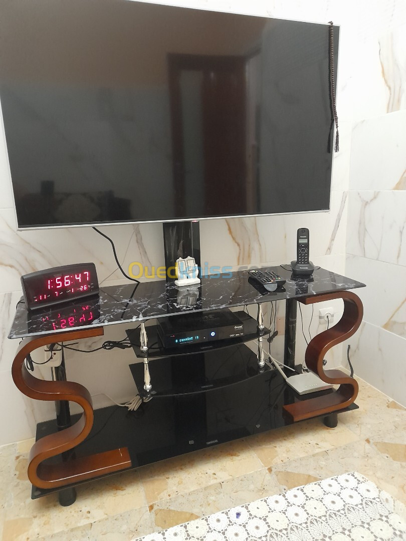 TABLE TV 