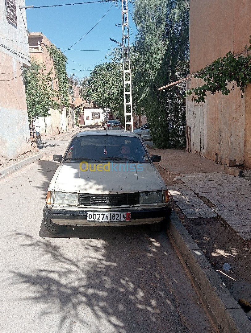 Peugeot 305 1982 305