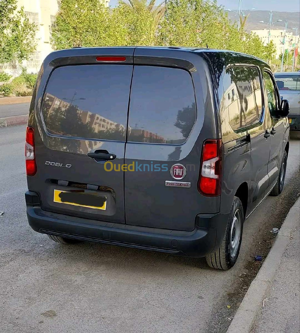 Fiat Doblo Gris souris 2023 La tout