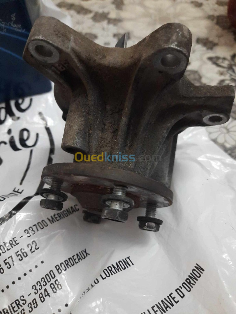 Pompe a eau TOYOTA D4D 2005 d'origine casse France