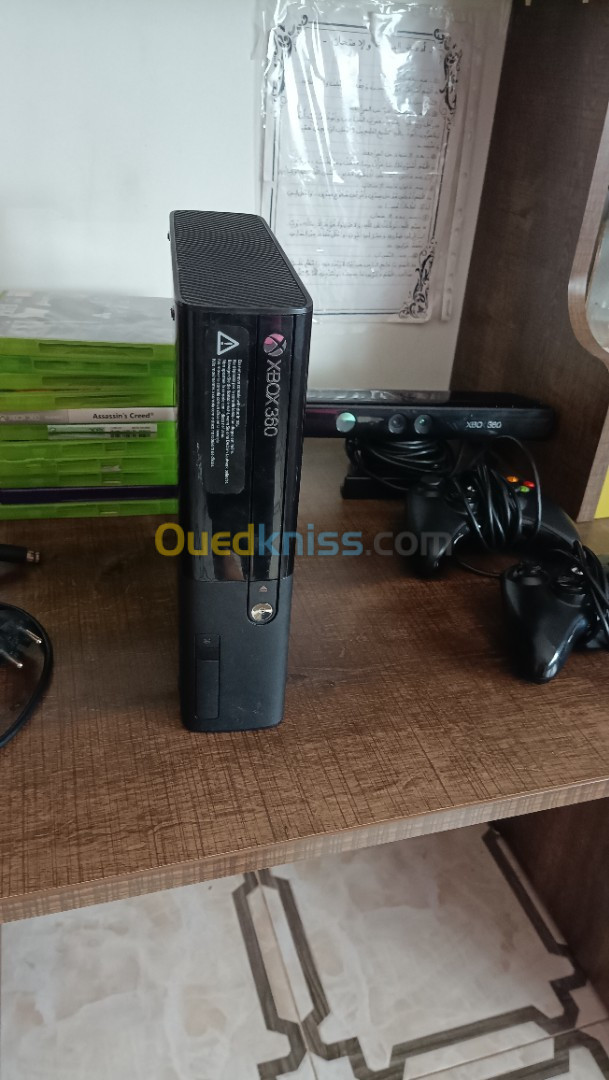 Xbox 360 ultra slim avec kinect et CD 