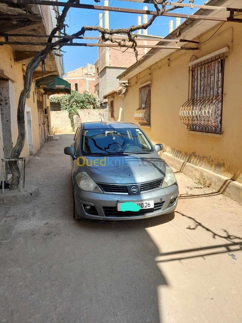 Nissan Tiida 4 portes 2010 