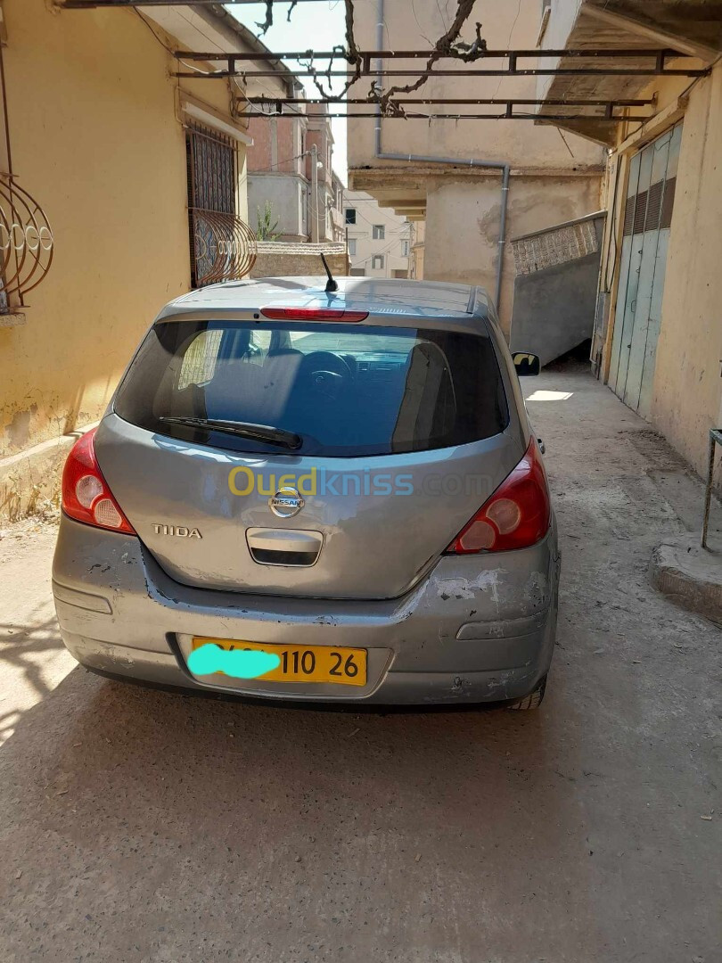 Nissan Tiida 4 portes 2010 