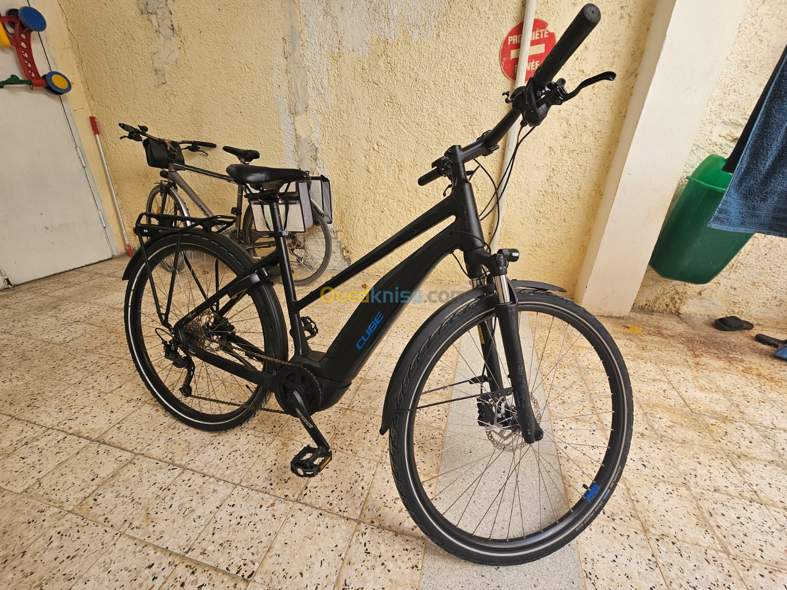 Vélo Électrique CUBE 