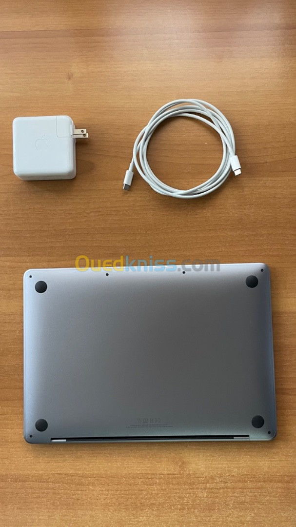 MacBook Pro M2 2022, Cycle : 46 , prix:205000 da