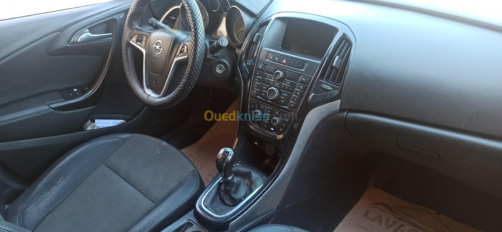 Opel Astra 2015 COSMO