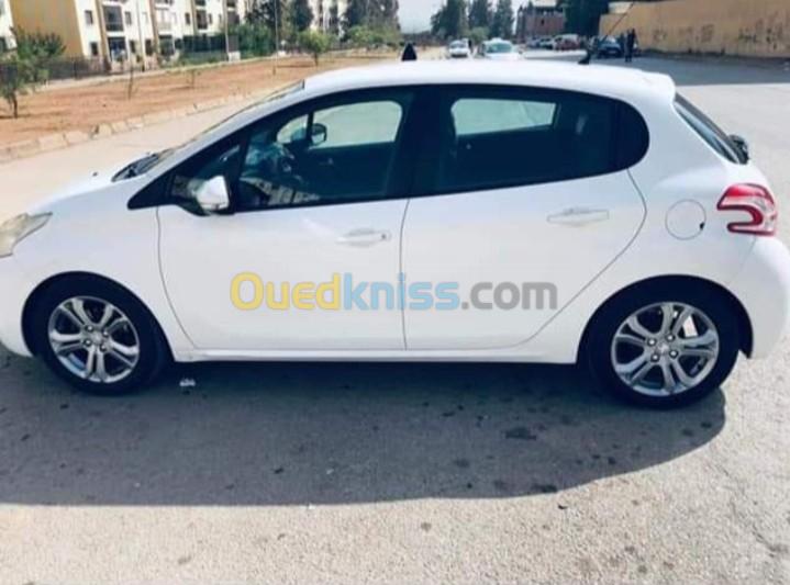 Peugeot 208 2014 Allure