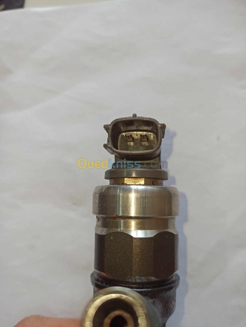 Injecteur Toyota Land cruiser v8 vdj200