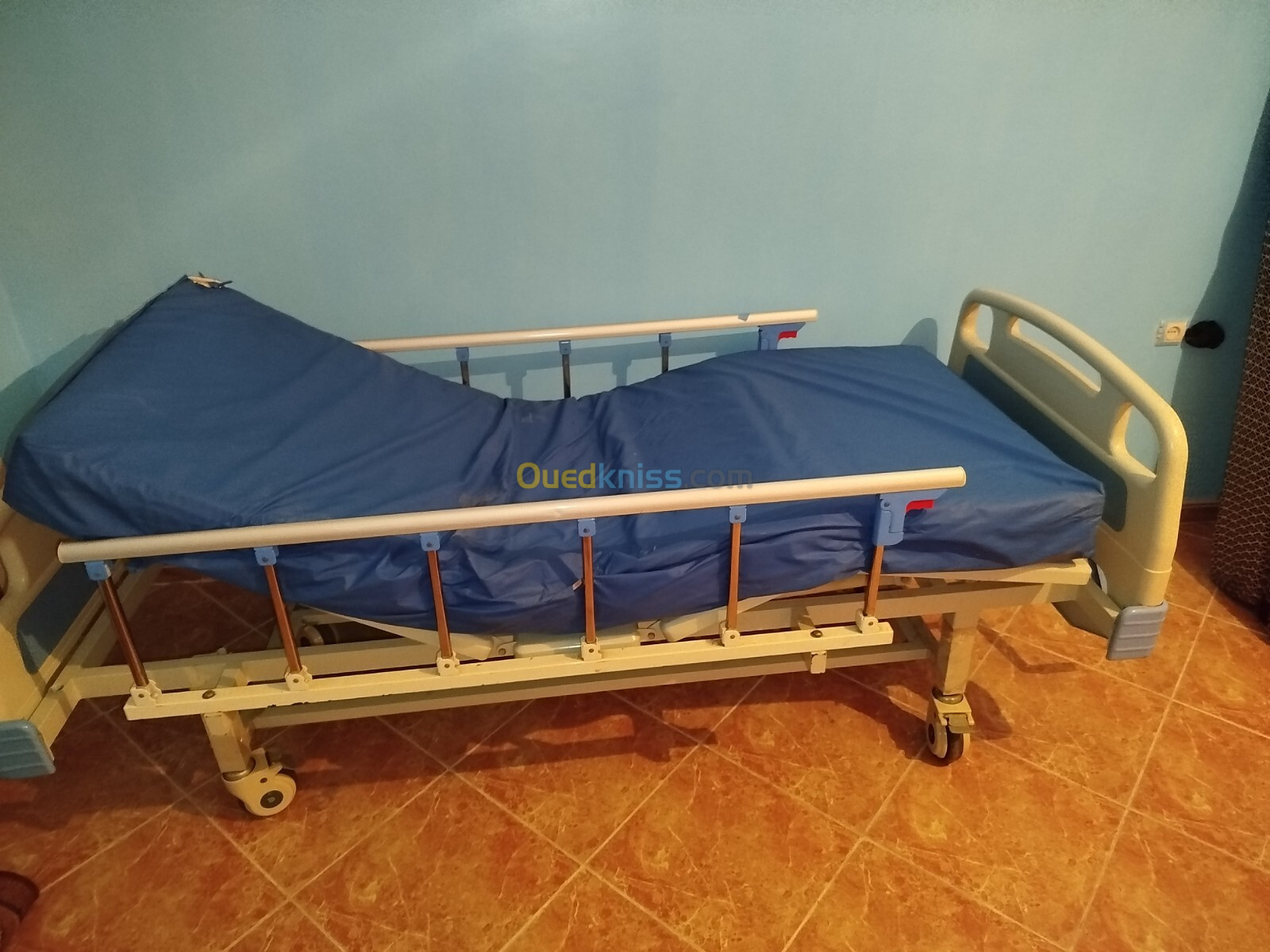 Lit médicalisé + matelas 