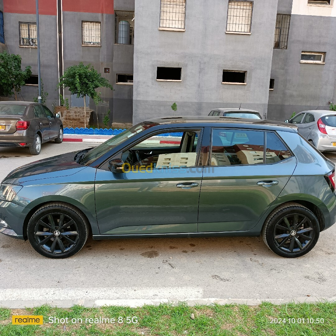 Skoda Fabia 2017 Style (avec toit panoramique)