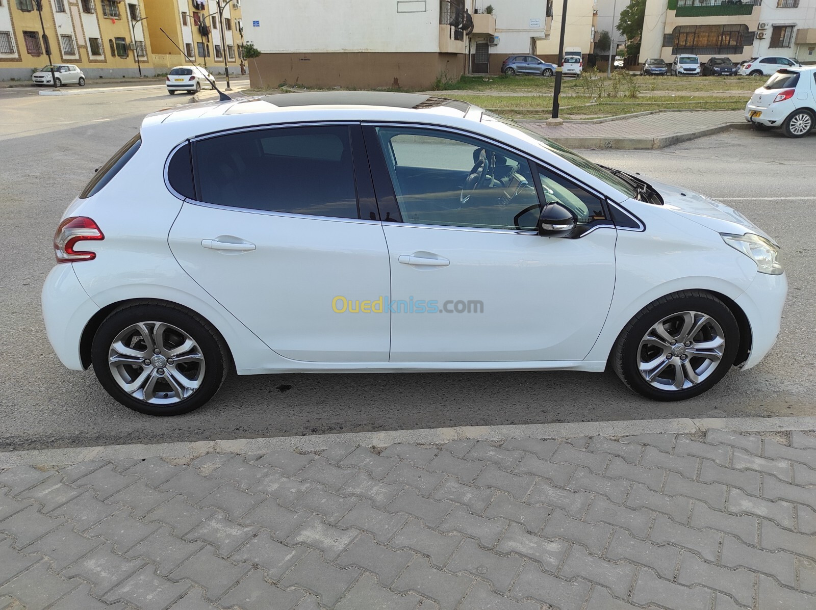 Peugeot 208 2015 Allure