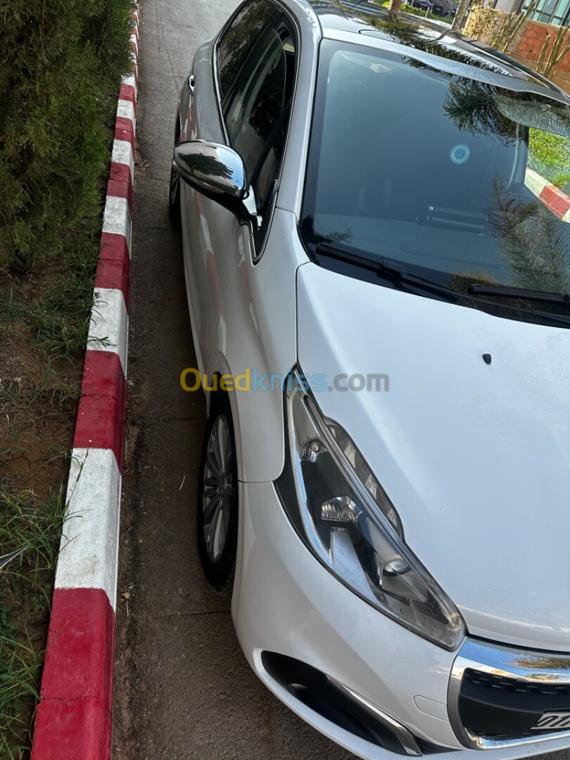 Peugeot 208 2015 Allure Facelift