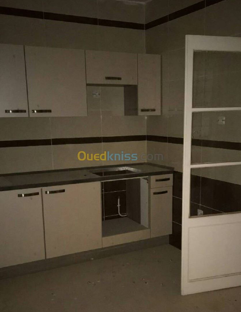 Location Appartement F4 Batna Batna