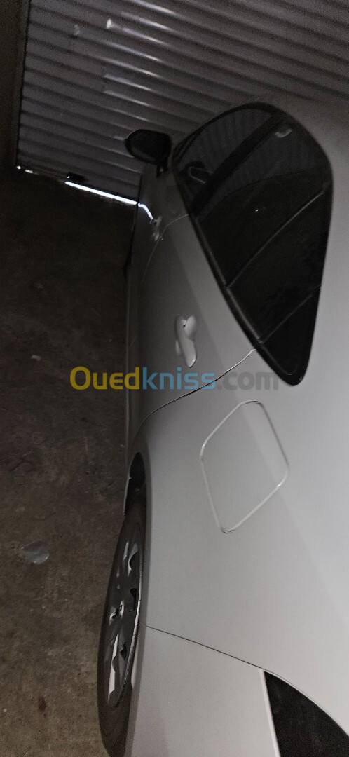 Toyota Corola 2023 1.6 libiya o safiya gart gris algerian