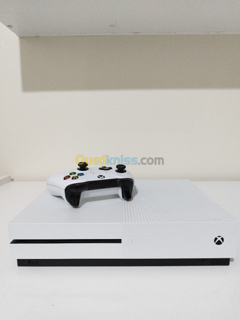 جهاز Xbox one s (الجهاز كأنه جديد)