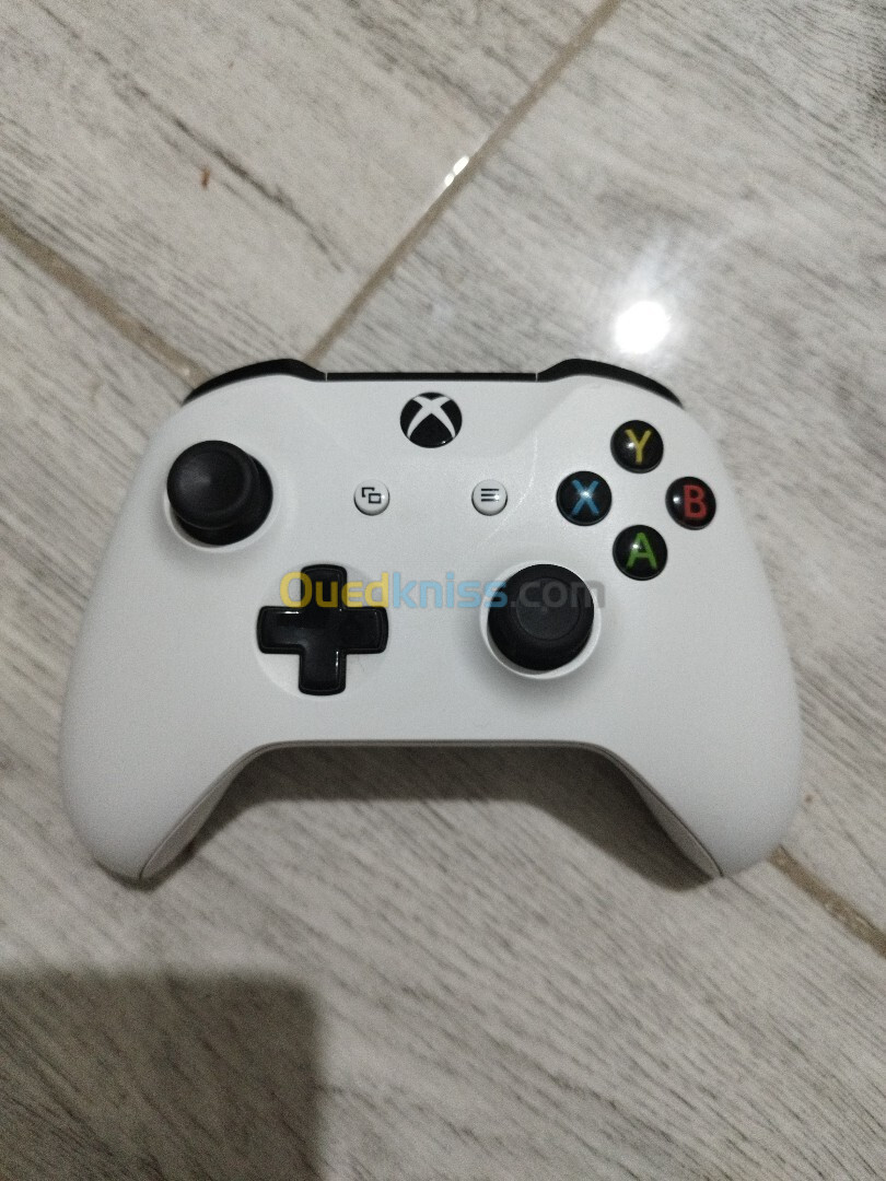 جهاز Xbox one s (الجهاز كأنه جديد)