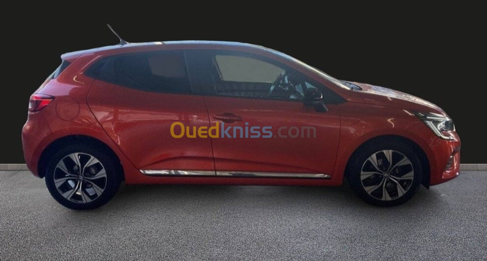 Renault clio 2023 EVOLUTION