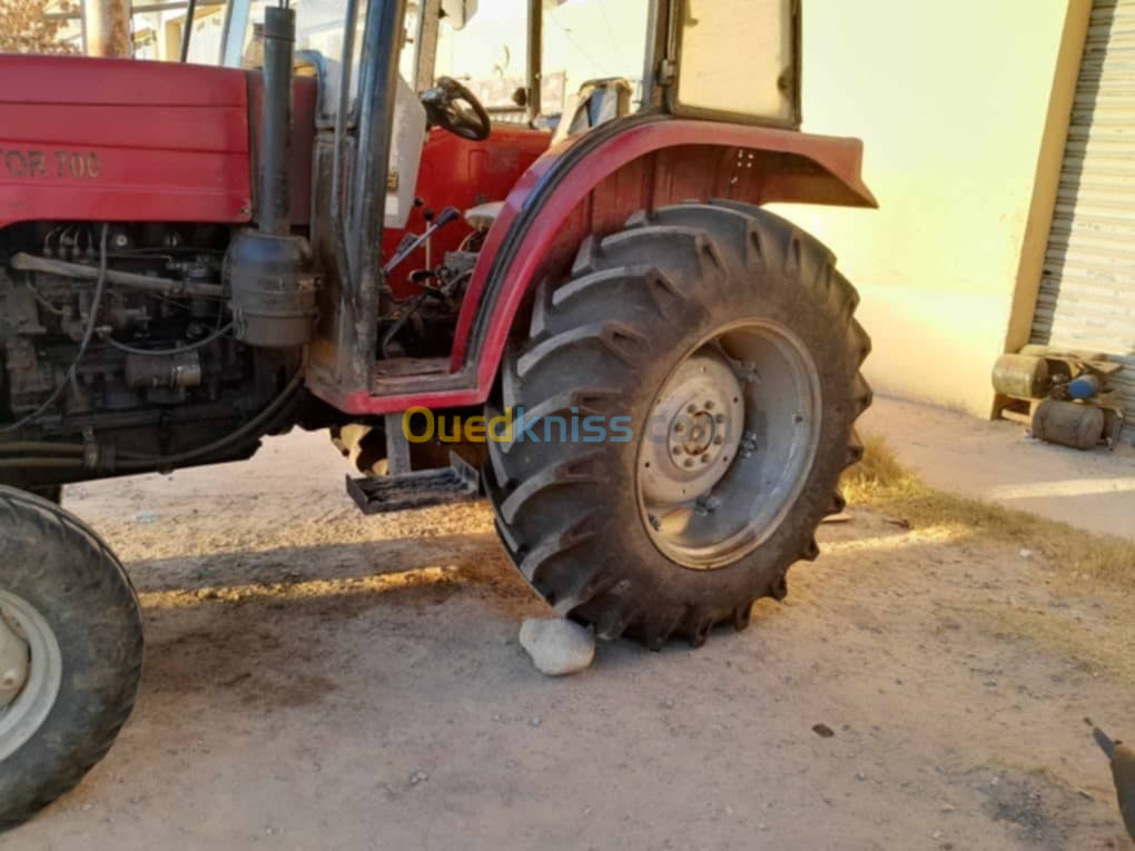 Js Tractor 700 2015