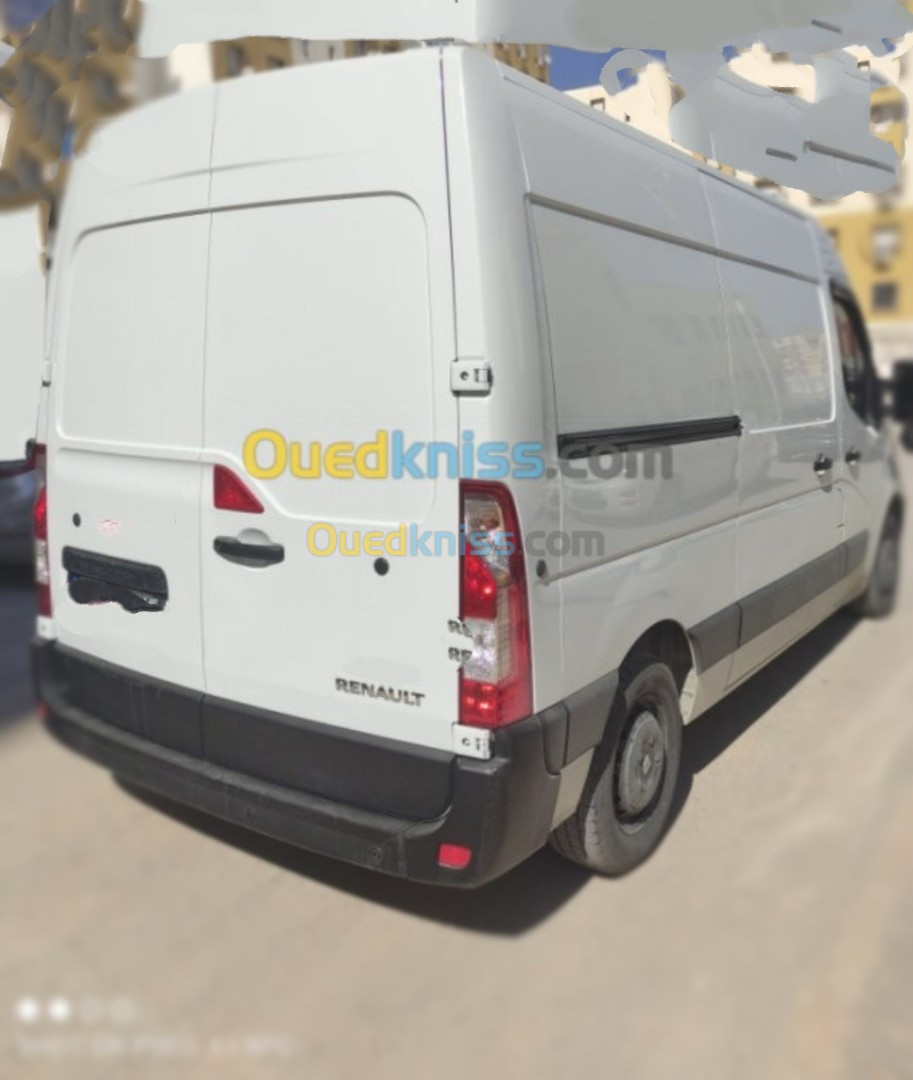 Renault Master فيها ماسك أفو وموثار محطوط 2019