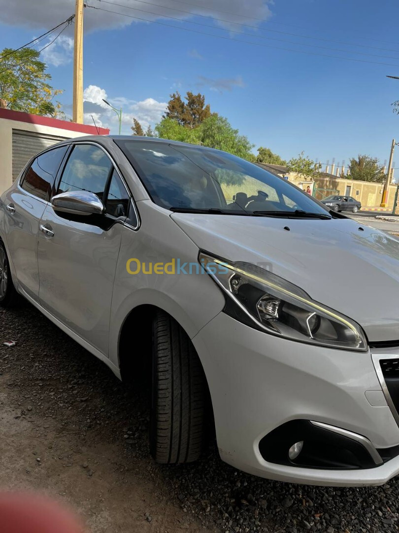 Peugeot 208 2015 Allure Facelift