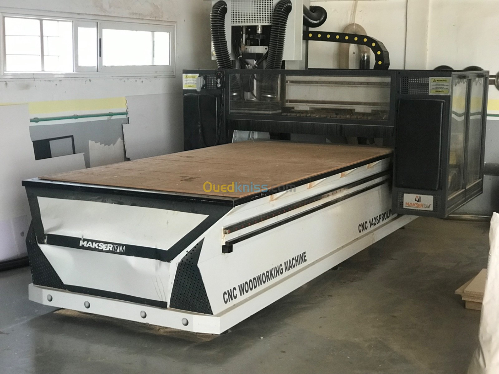 CNC WOODWORKING MACHINE