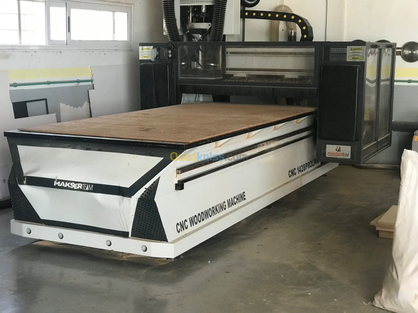 CNC WOODWORKING MACHINE