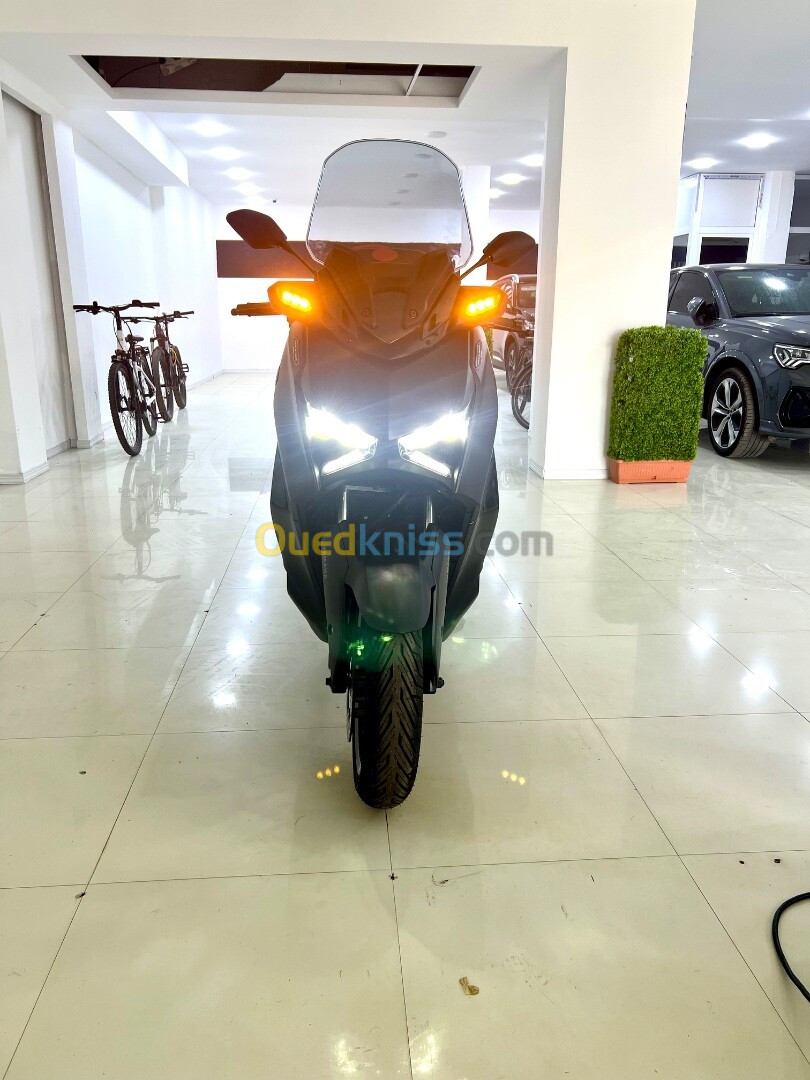 Yamaha Xmax 300 2024