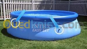 A vendre une piscine gonflable Intex 3.1m