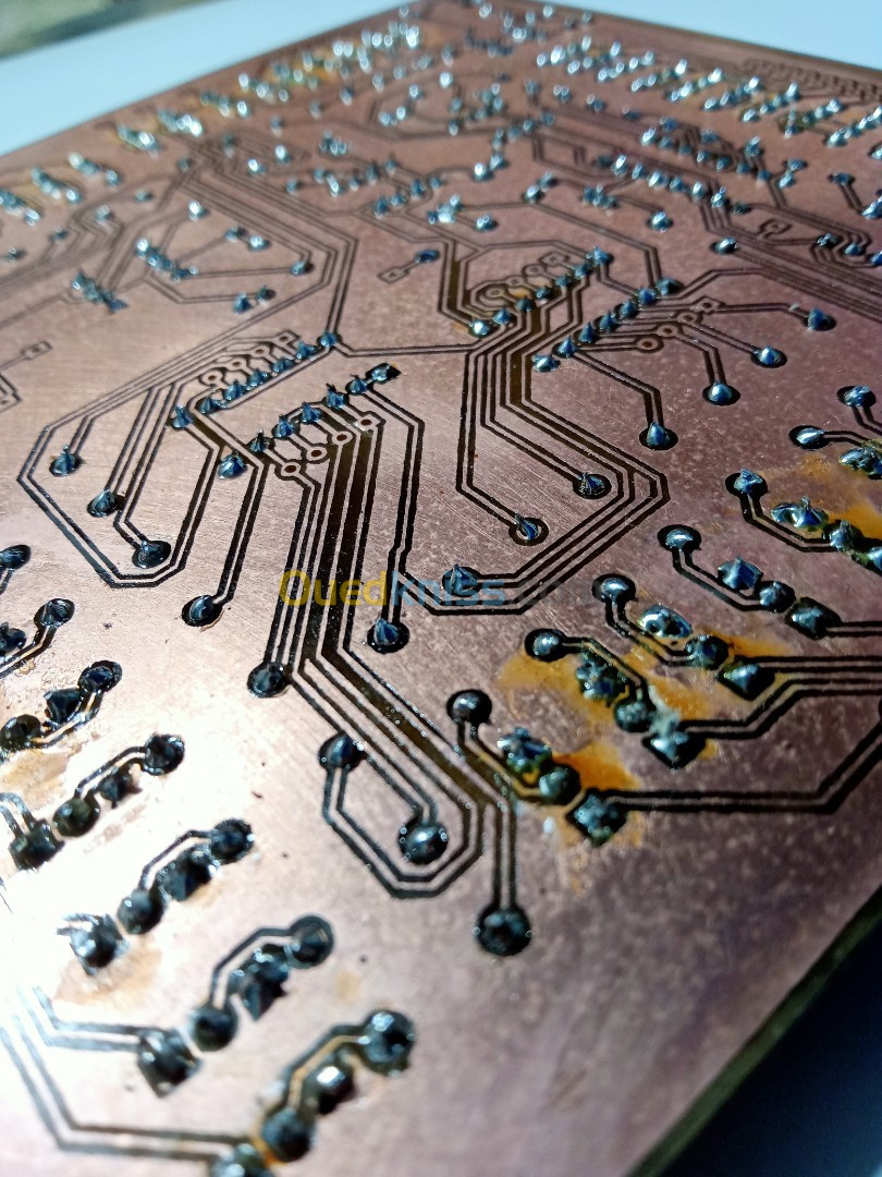 تصميم وصناعة اللوحات المطبوعة PCB