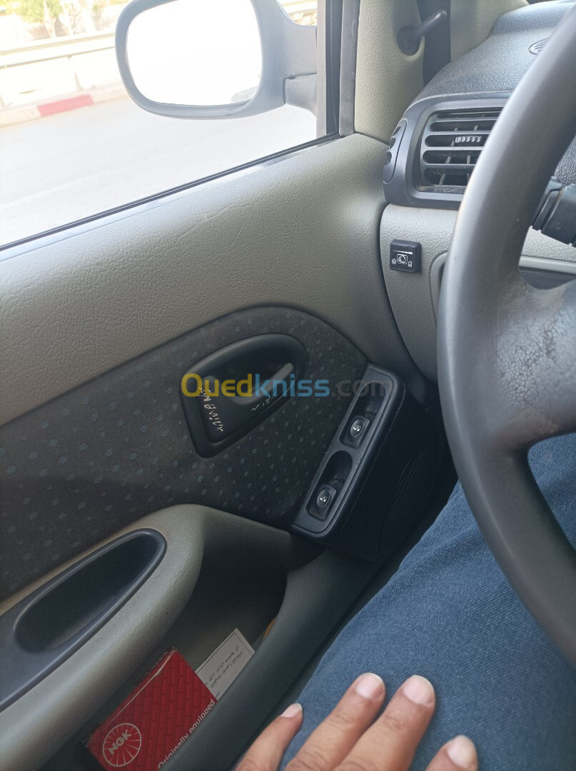 Renault Clio Classique 2006 لاتوت