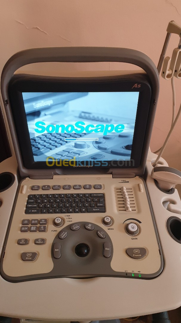 Echographe sonoscape A5 avec chariot, sonde et imprimante.