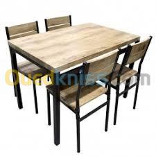 Construction de table et chaises 