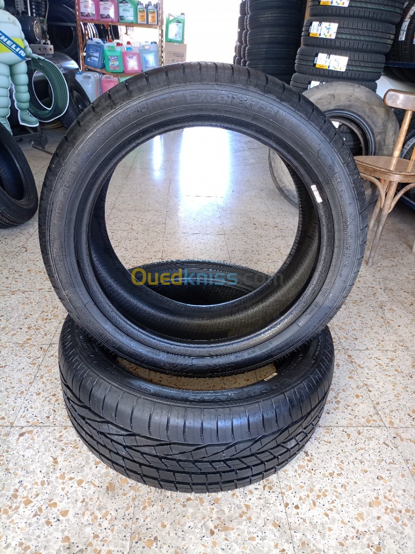 Deux pneus Goodyear 255/45/20 tout neuf avec un pon prix 