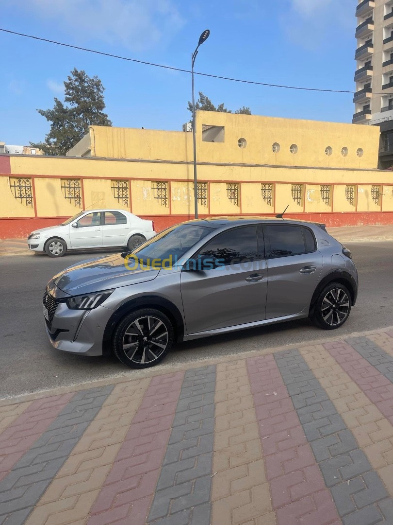 Peugeot 208 2022 GT