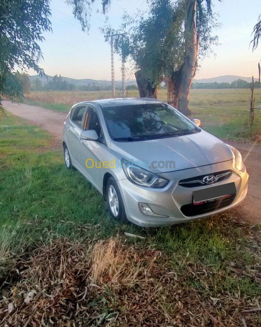 Hyundai Accent RB  5 portes 2013 Préstige