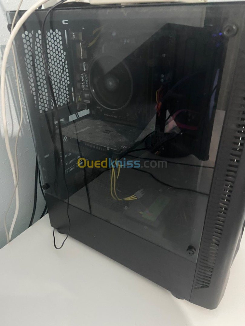 Unité centrale GAMING a vendre utilisé GTX 1650 RYZEN 5 2400G 16GB RAM + GIFT