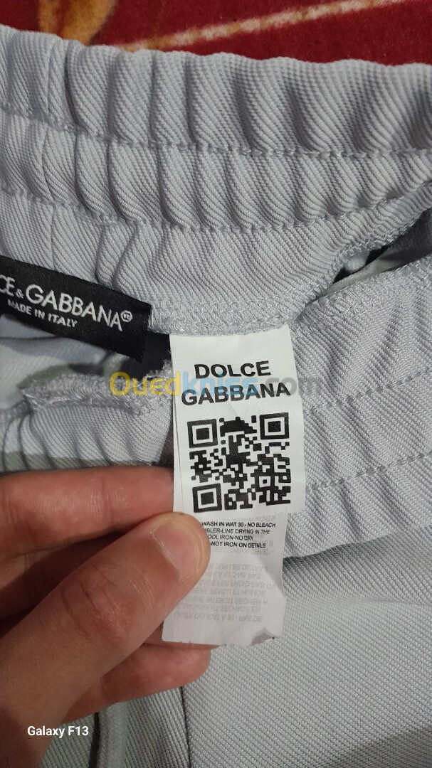 Ensemble Dolic & Gabbana made in italy . Malbos khatra wla zoj bark . Trés bonne quality