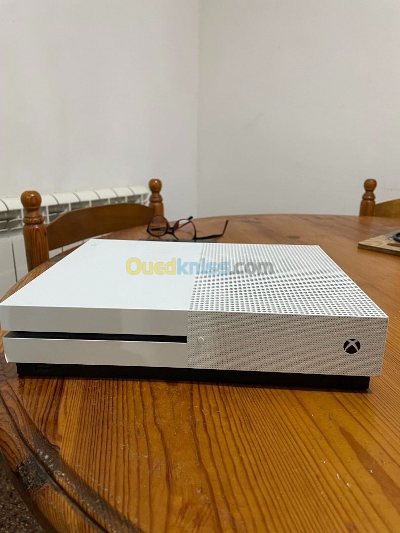 Xbox One S 1tb 2 manettes