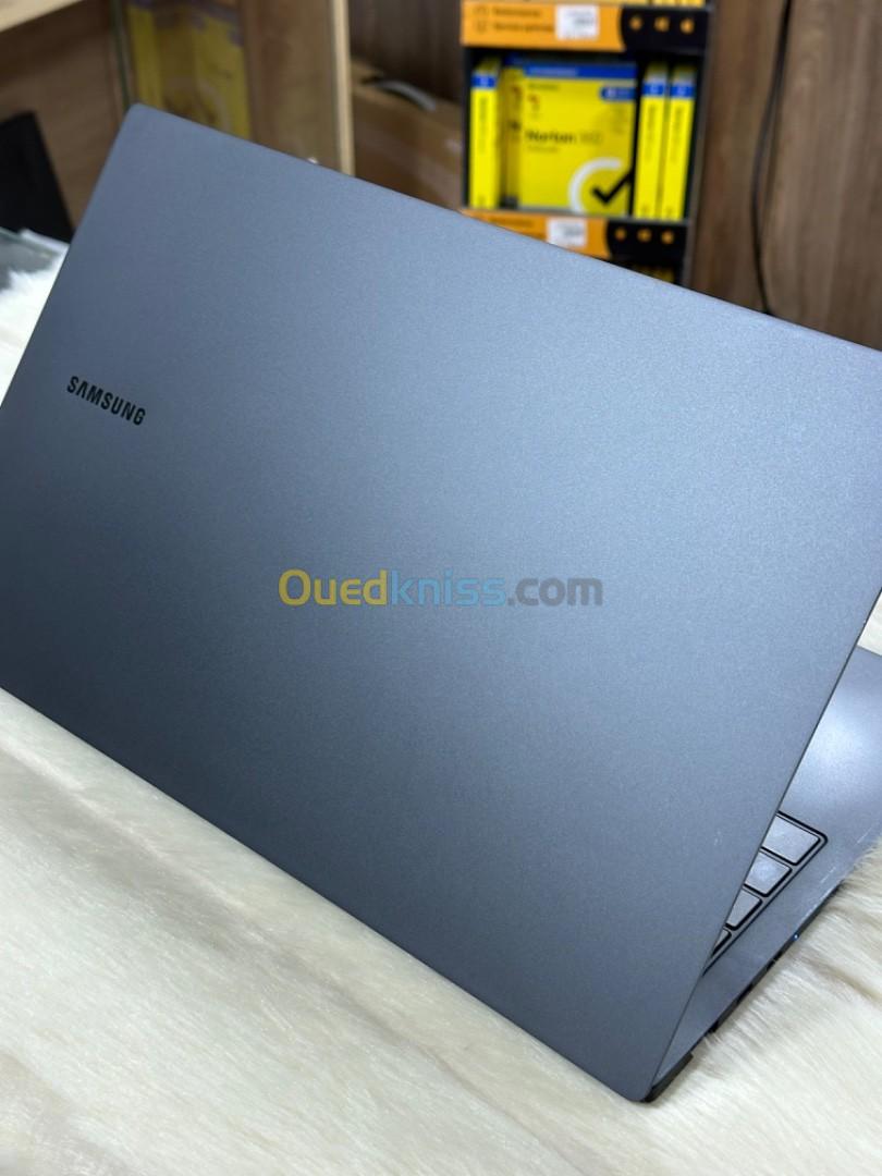 SAMSUNG GALAXYBOOK 955XED I5 1235U 8GO 256GO SSD OLED