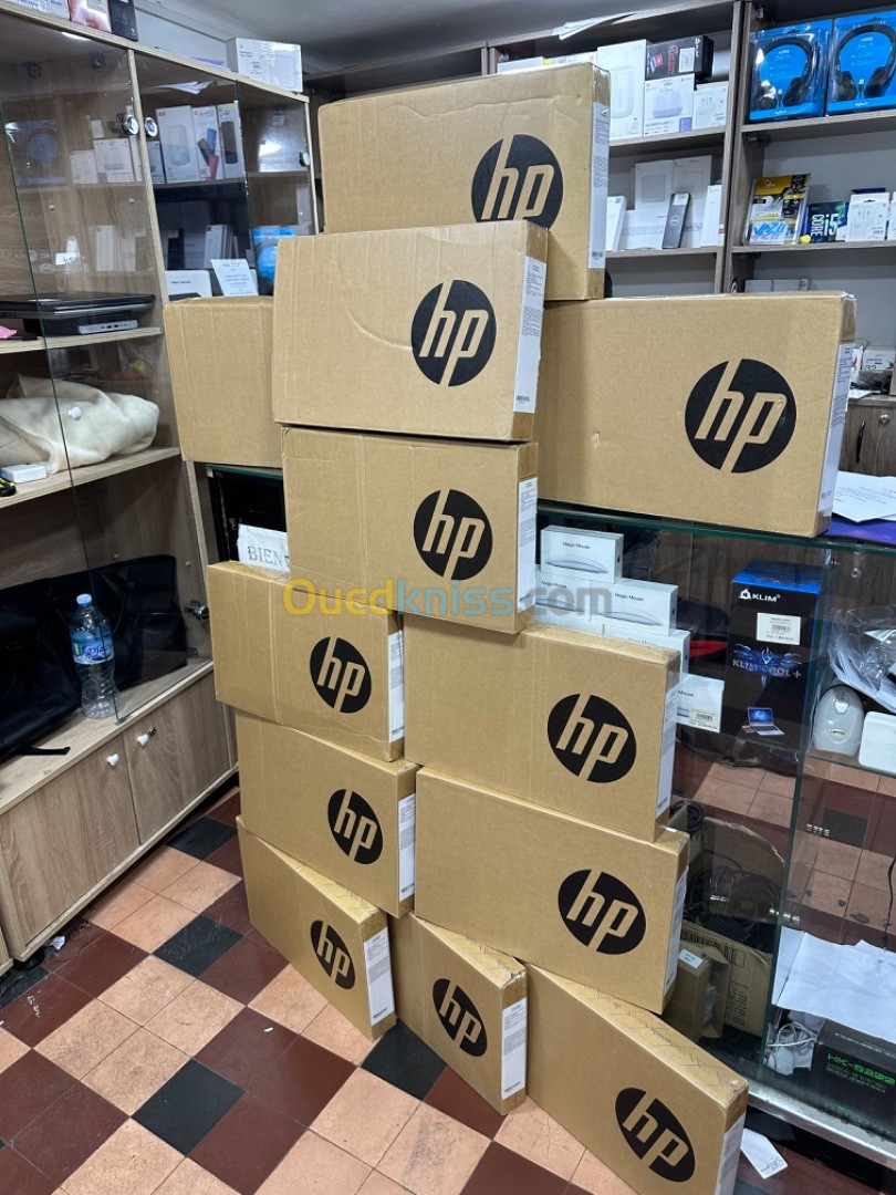 HP LAPTOP 15 FC0030NQ AMD RYZEN 3 7320U 8GO DDR5 512GO SSD NEUF SOUS EMBALLAGE 