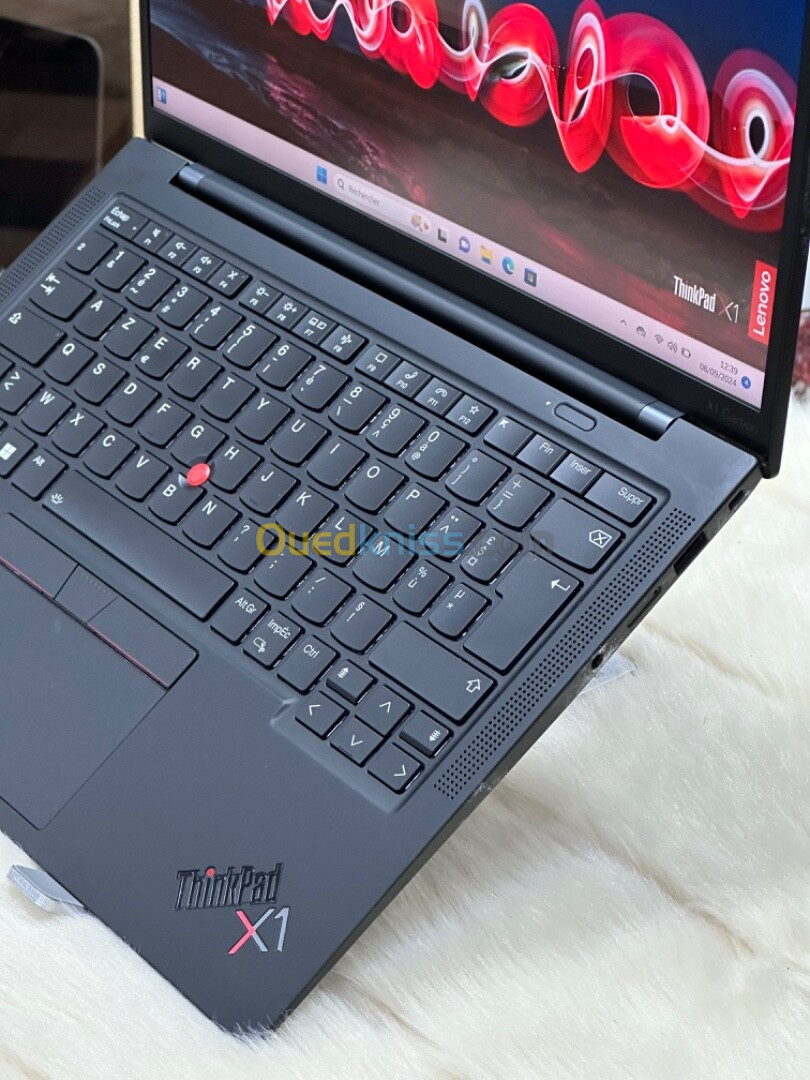 LENOVO THINKPAD X1 CARBON GEN 10 I7 EVO 1255U 16GO DDR5 512GO SSD NVME 