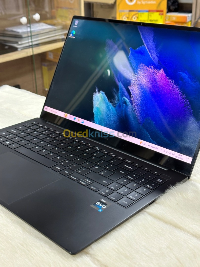 SAMSUNG GALAXYBOOK 955XED I5 1235U 8GO 256GO SSD OLED