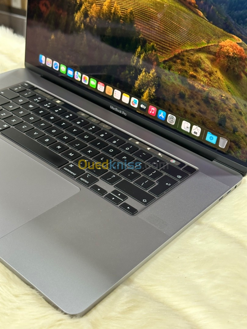 MACBOOK PRO RETINA 16 TOUCHBAR 2019 I9 2.3GHZ 16GO 1TO SSD AMD RADEON PRO 5500M 4GO CYCLE 276